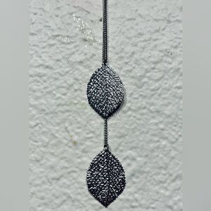 Vintage Silver-tone Leaf Pendant Necklace